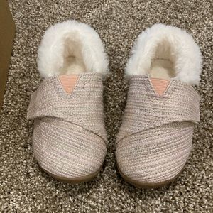 Tom’s Pink Metallic Slippers